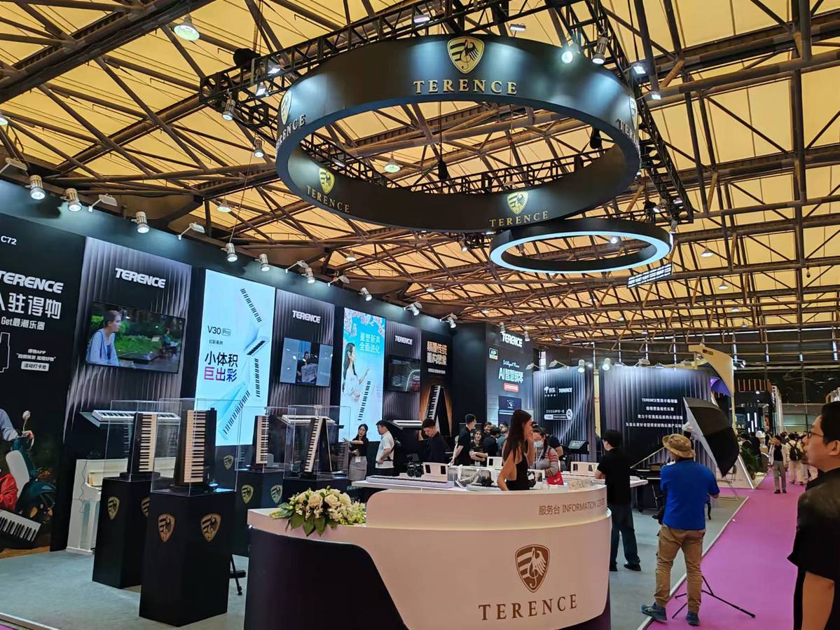 特伦斯折叠电钢琴亮相上海新国际博览中心