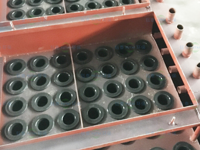 除尘布袋和除尘骨架安装完成